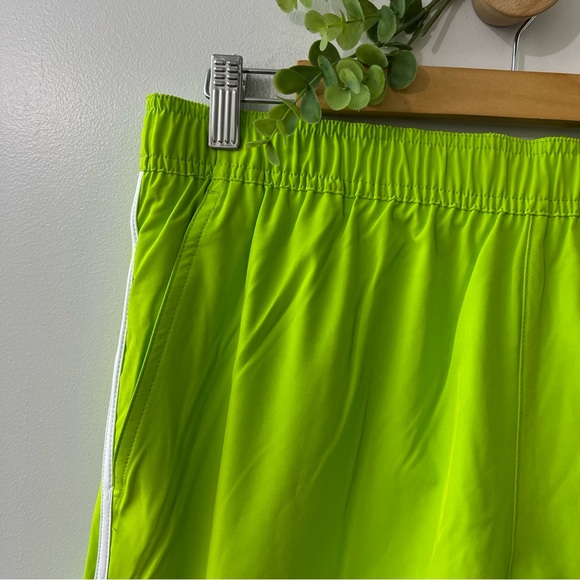 Calvin Klein Men’s Swimwear NWT Neon Green UPF 40 Lined Trunk Shorts - Picture 2 of 11